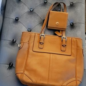 Coach F10412 Tan leather tote and wallet
